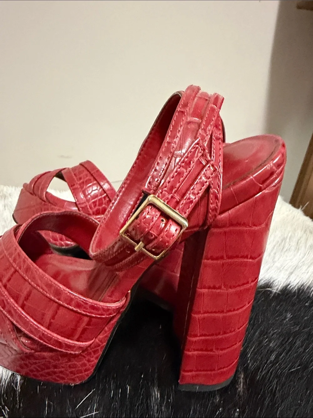 ❤️ ALDO Red Croc-Embossed Platform Heels – Size 6.5 – Never Worn ❤️